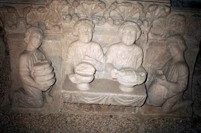 The banquet scene in the Pazo de Xelmírez, with empanadas served on pedestal stands.
